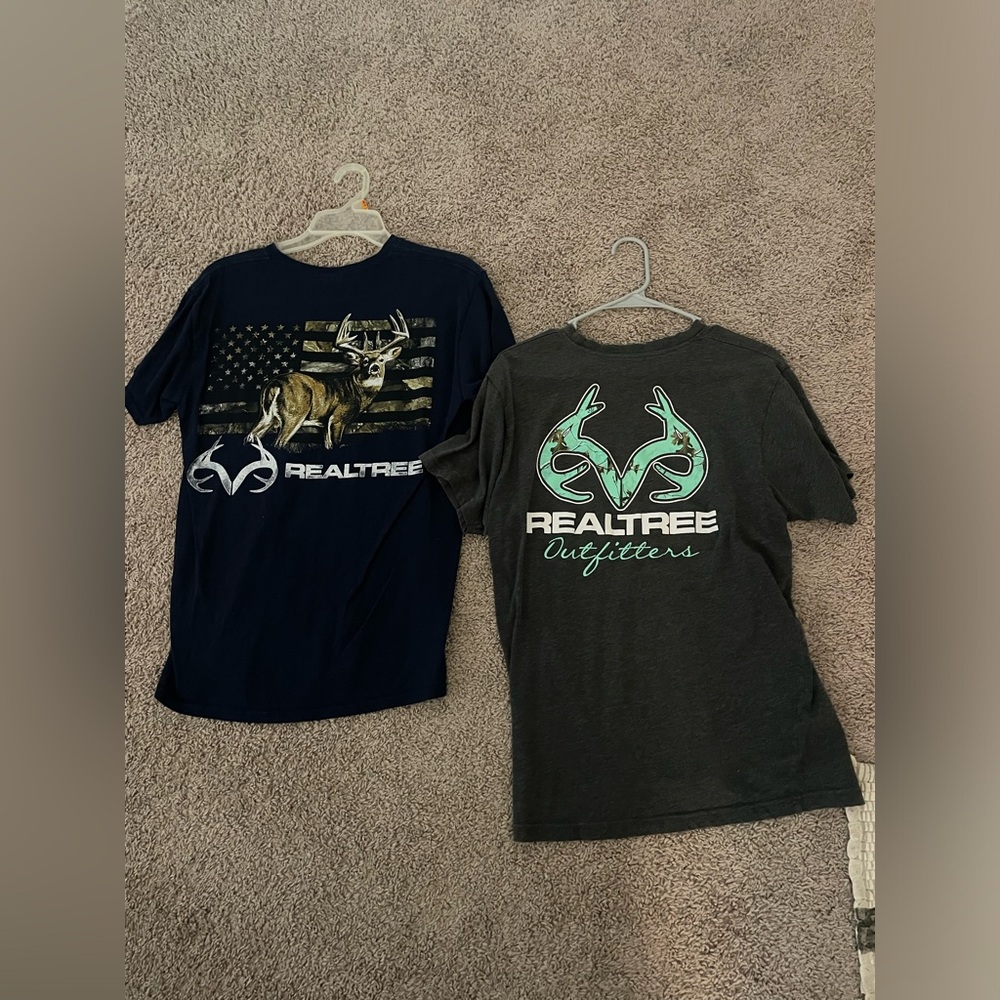 Realtree Graphic T-Shirts - Black and Gray 🩶💙 2 for $10